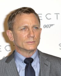 James Bond : Daniel Craig vend son Aston Martin aux enchères
