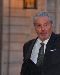 Pétition contre la Palme d'or d'Alain Delon : l'intéressé "ne comprend pas"