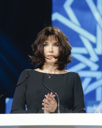 Isabelle Adjani et Pierre Niney, bientôt réunis au cinéma ?