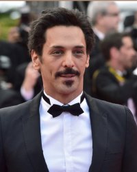 Tomer Sisley intègre un casting 5 étoiles pour une production Netflix