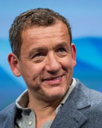 Dany Boon évoque ses prochains projets avec Line Renaud et Jennifer Aniston