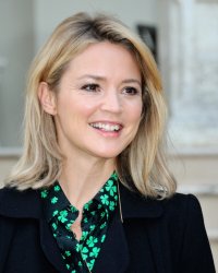 Virginie Efira : être mère ne l'empêche pas de tourner des films "osés"