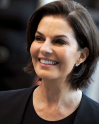 Independence Day 2 : Sela Ward à la tête des Etats-Unis !