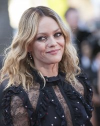 Vanessa Paradis bientôt productrice de films X au cinéma !