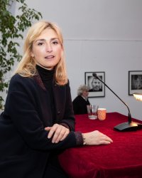 Quand Julie Gayet jouait l'intermédiaire pour aider un ami cinéaste