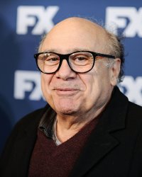 Batman, le défi : Danny DeVito a été attaqué par un singe