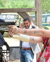 Budapest : Manu Payet déstabilisé par des figurants porno pendant le tournage