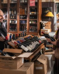 Isabelle Carré et Bernard Campan s'initient à l'oenologie dans La Dégustation