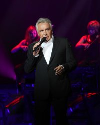 Michel Sardou "adorerait jouer un salaud"