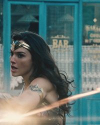 Wonder Woman 2 : une première affiche dévoile la nouvelle armure de l'héroïne
