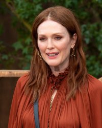 Jesse Eisenberg va diriger Julianne Moore et un acteur de Stranger Things