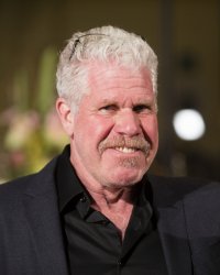 Ron Perlman : il a piégé Harvey Weinstein avec une poignée de main à l'urine