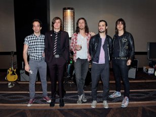 The Strokes lâche trois nouveaux titres avant un EP