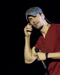 Un concert "indécent" d'Enrique Iglesias provoque la colère au Sri Lanka