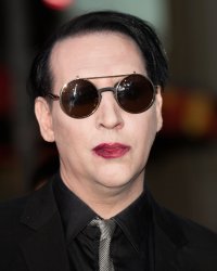 Marilyn Manson et Shooter Jennings reprennent "Cat People" de David Bowie