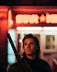 Orelsan surfe sur les Victoires de la Musique