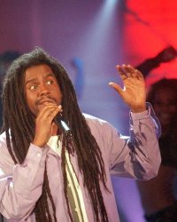 Décès de Tonton David : les stars lui rendent hommage