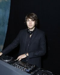 Shock Machine, le projet solo de James Righton des Klaxons