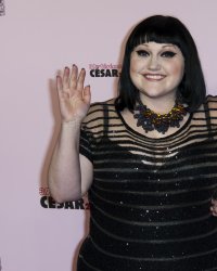 Beth Ditto revient en solo et dévoile le single "Fire"
