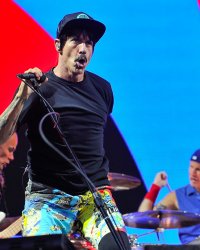 En Biélorussie, des douaniers confondent Red Hot Chili Peppers avec Metallica