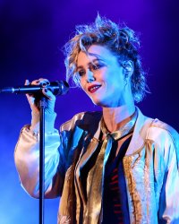 Vanessa Paradis : Samuel Benchetrit "a donné son envol" à son nouvel album