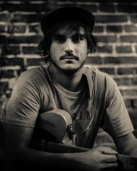 Qui est Gauvain Sers, le petit protégé de Renaud ?