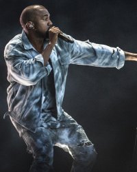 Kanye West annonce la nouvelle date de sortie de son album, Jesus Is King