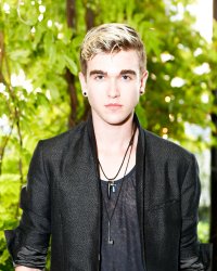Isabelle Adjani : son fils Gabriel-Kane Day-Lewis sort son premier single