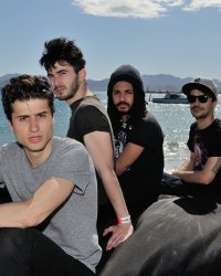 Les BB Brunes dévoilent leur nouveau single, Éclair Éclair