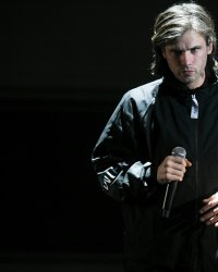 Orelsan : pris au piège dans son téléphone pour son nouveau clip