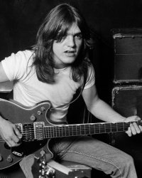 AC/DC : en studio pour enregistrer des maquettes du défunt Malcolm Young ?