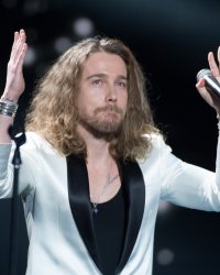 Julien Doré signe son retour surprise avec "La Fièvre"