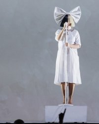 Sia s'apprête à sortir un album spécial Noël