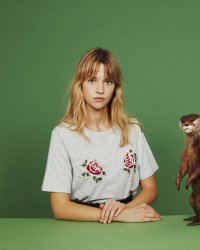 Qui est Angèle, la jeune chanteuse belge dont tout le monde parle ?