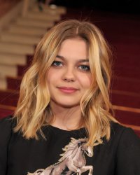 Louane reprend "Lovefool" des Cardigans pour la pub Maybelline