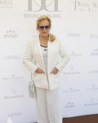 Sylvie Vartan va reprendre les plus grands tubes de Johnny sur un album