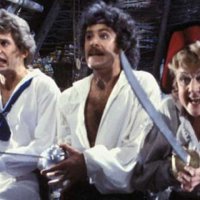 The Pirates of Penzance - bande annonce - VO - (1982)