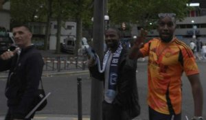 Football: les supporters du Paris FC fêtent leur première victoire en Ligue 1