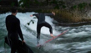 La vague des surfeurs de retour à Munich après avoir disparu pendant des mois