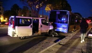 Un minibus percute un bus à Avignon : sept blessés