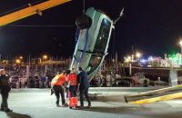 Boulogne : la voiture tombée à l'eau bassin Napoléon ramenée à la surface