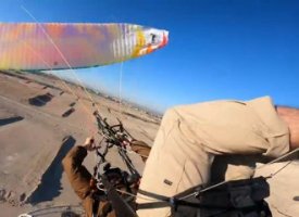 États-Unis : ce youtubeur survit au crash de son paramoteur en plein désert et a tout filmé