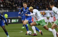 Ligue 2 : Saint-Etienne reste au contact en battant Grenoble