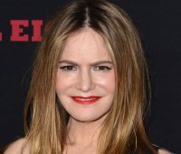 Jennifer Jason Leigh