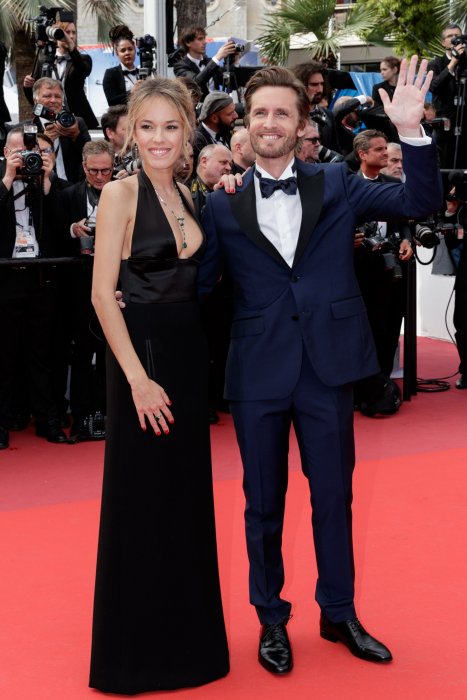 Élodie Fontan et Philippe Lacheau, tout sourires Élodie Fontan et Philippe Lacheau, tout sourires