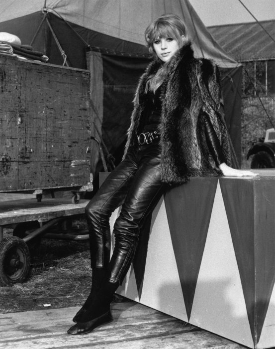 Marianne Faithfull dans "La Motocyclette" Marianne Faithfull dans "La Motocyclette"