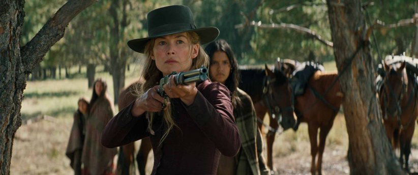 Rosamund Pike dans "Hostiles" (2018) de Scott Cooper Rosamund Pike dans "Hostiles" (2018) de Scott Cooper