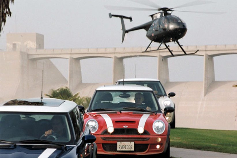 La fuite en Mini Cooper de "Braquage à l'italienne" (2003) La fuite en Mini Cooper de "Braquage à l'italienne" (2003)