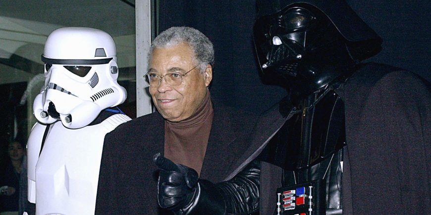 James Earl Jones à la première de l'épisode II de la Guerre des étoiles à New York, le 13 mai 2002.