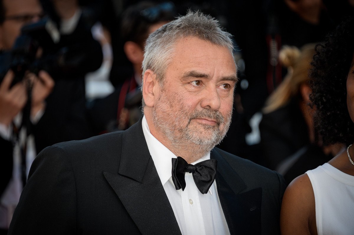 Luc Besson venant assister à la projection de The Last Face en compétition du Festival de Cannes, en mai 2016.